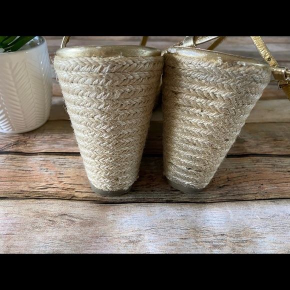 Colin Stuart Gold Metallic Wedge Sandals Size 10B - Picture 8 of 9